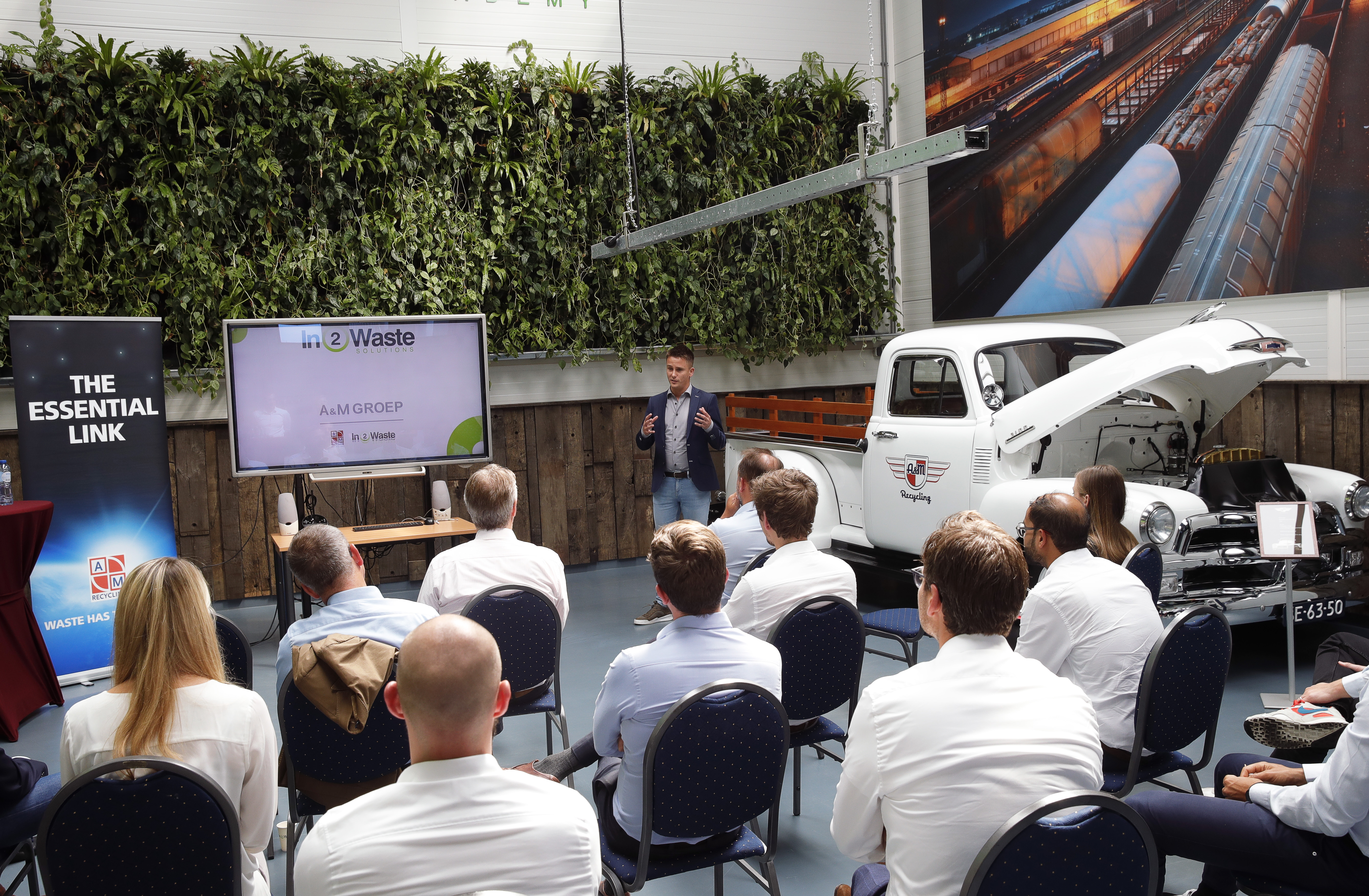 Internationale delegatie op bezoek op de Innovation Plant